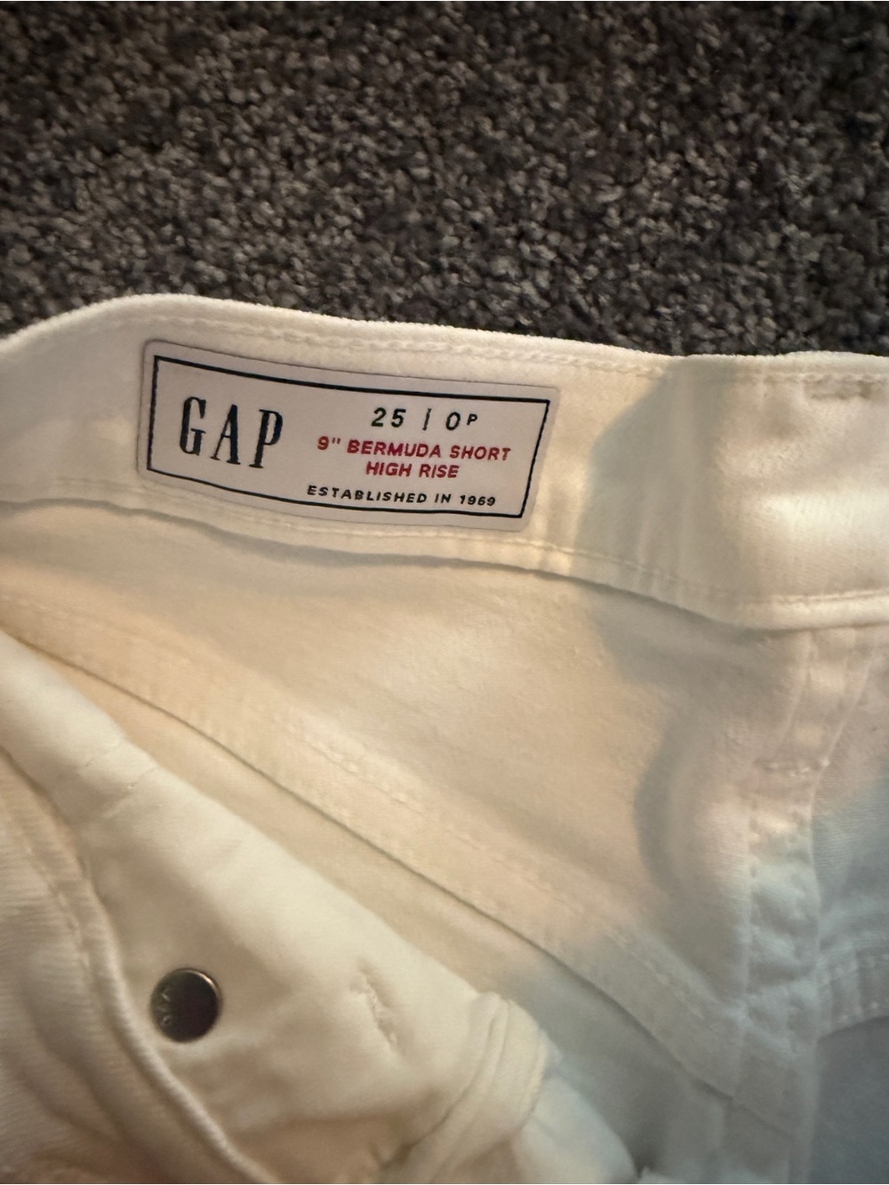 GAP White High-Rise Bermuda Shorts - Picture 2 of 3